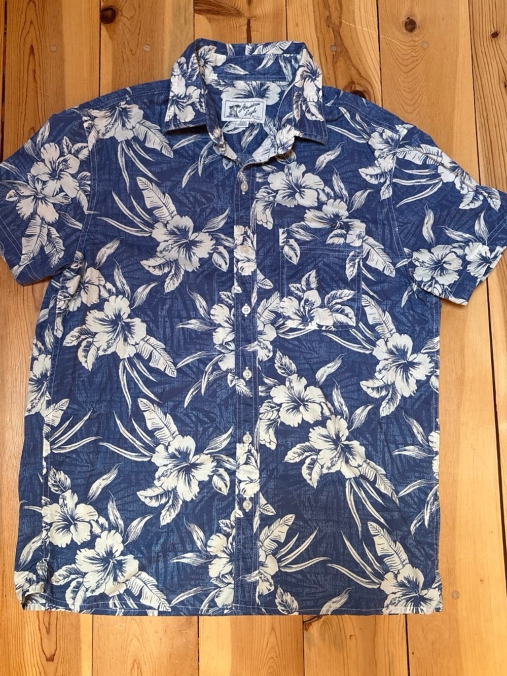 American Eagle Outfitters Blue and White Floral Button-Down Shirt